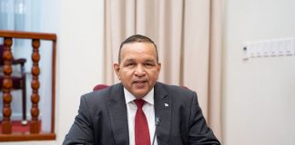 Endy Croes: For di e Rapport ‘Kleine eilanden Grote uitdagingen’ Hulanda a destila e Landspakketten pa Aruba, Curacao y St Maarten