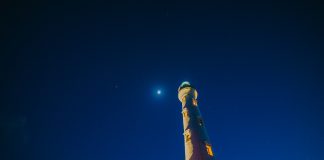 Oportunidad unico pa mira e luna yen for di top di California Lighthouse.