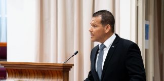 Rocco Tjon: Tur politico ta mescos? Absolutamente no!