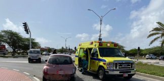 Un dama levemente herida den accidente ariba crusada di Palm Beach.