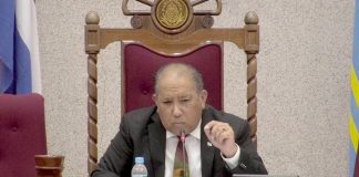 Carta di Gobernador a mustra cu Ady a haci lo corecto den reunion di retiro di Marisol