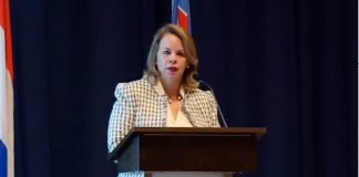 Hulanda ta exigi contesta diahuebs; Reunion di consulta yama cu gremionan