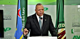 Gobierno mester demostra curashi pa contradeci loke no ta beneficia nos pais.