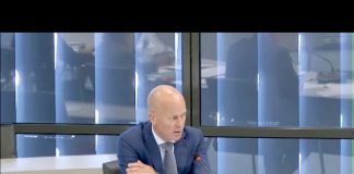 Knops ta splica comision di asuntonan di Reino riba 12.5% di cortamento den salario na e islanan