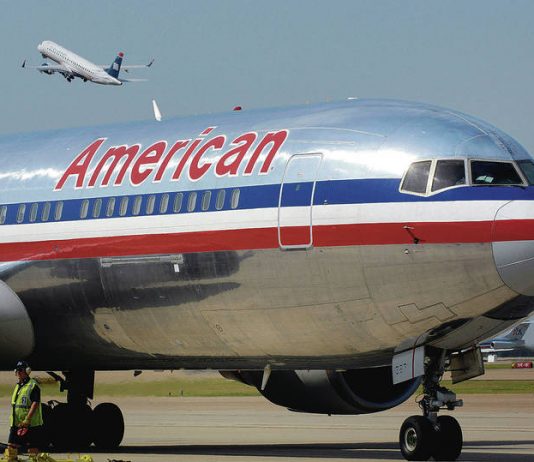 Avion di American ta bolbe Aruba despues di dos bang fuerte ora di subi