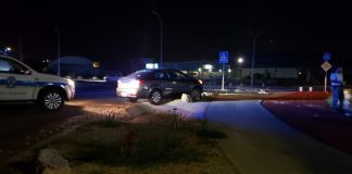 Dama a accidenta cu su auto, despues di a caba di pleita cu su pareha.