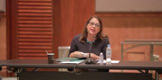 Den Parlamento no ta haya suficiente informacion riba Covid-19.