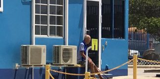 Sinta den higra di solo na WEB ta warda pa paga; No tin mas tent