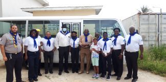 ORANJESTAD (AAN): Recientemente e organizacion lantando di Veteran Scouts of Aruba, di Iglesia Metodista na San Nicolas, a rindi homenahe na tres ciudadano prominente di San Nicolas.