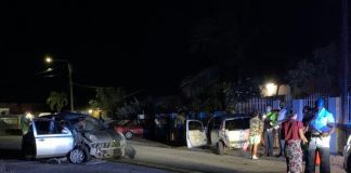 Chauffeur burachi a causa accidente serio ariba Dr.schaepmanstraat, heridando su mes y un otro persona.