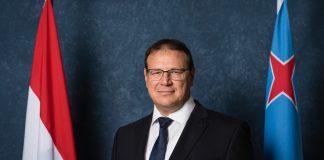 Gobernador a caba di tuma e decision pa retira señora drs. M.J. Lopez-Tromp for di su funcion di minister entrante diahuebs atardi