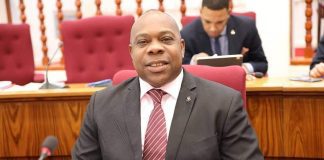 Parlamentario Alan Howell: Pronto muchanan di Village y vecindario lo conta cu un cancha di basketball nobo