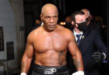 “Nan a hort’e su victoria”: Fanaticonan di boxeo, rabia despues di e empate di Mike Tyson cu Roy Jones Jr
