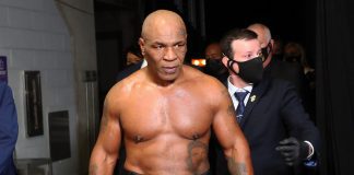 “Nan a hort’e su victoria”: Fanaticonan di boxeo, rabia despues di e empate di Mike Tyson cu Roy Jones Jr
