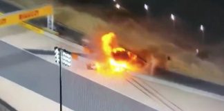 Piloto di Formula 1 ta dal su auto contra vangrail y ta bay den vlam