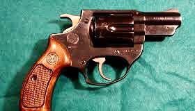 Grupo peligroso cu tabata planeando mas atraco a keda deteni na Nuñe y Parkietenbos; a haya revolver durante inval