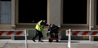 Mericano ta biba bao di un brug despues di a perde su cas y su trabao debi na e pandemia