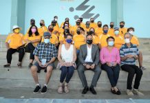 Minister di Deporte, Sr. Dangui Oduber a reconoce e gran labor di 4 persona cu a significa hopi pa landamento escolar den periodo di examen