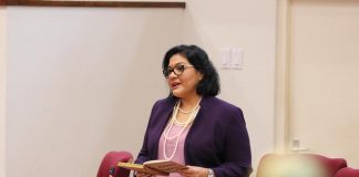 Minister Xiomara Maduro a splica Parlamento kico ta wordo haci pa yega na un ‘goedgekeurde accountantsverklaring’ pa certifica e cifranan di Cuenta Anual di Pais Aruba