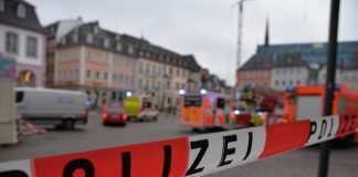 Auto ta drenta den zona peatonal lagando dos morto y varios herida atras na Treveris, Alemania