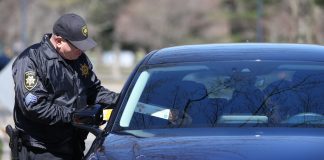 Ta aresta un hoben na Merca despues di a wordo sorpendi kimando un cadaver den patio di su cas