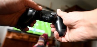 Un “game” adicto na videowega ta mata su baby recien naci mientras cu e tabata hunga PlayStation
