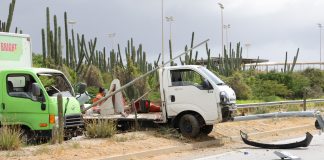 Accidente serio ariba Green Corridor a laga dos persona herida atras y hopi daño material