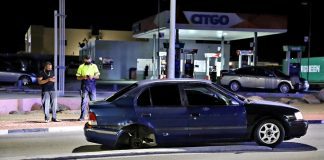 Wiel di Toyota Tercel a kita por completo ariba rotonde di Wayaca.