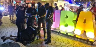 Polisnan mester a atende cu turista hoben bou influencia y agresivo.