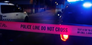 Cuater mucha muhe a mata un adolescente di 15 aña den un supermarket na Merca