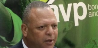 Melvin Tromp di AVP: Nel Oduber tin cu corda cu Betico Croes a bise den su cara cu e ta mediocre