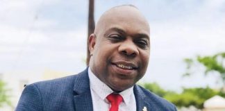 Alan Howell a tuma liderasgo di POR over; Andin ta evalua si e lo sigui den politica