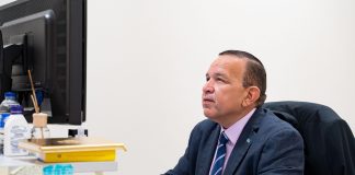 Parlamentario Endy Croes: A entrega retiro na Gobernador