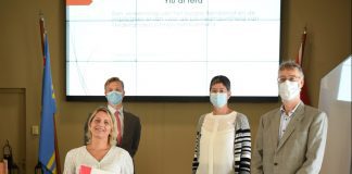 Caroline Lacle a gradua na Universidad di Aruba