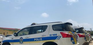 Hincamento! Homber a ricibi multiple hinca na Playa