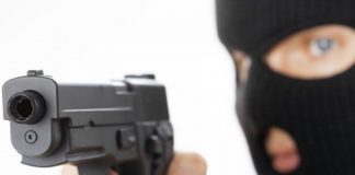 Dos ruman deteni bao sospecho di a comete diferente atraco