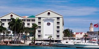 Renaissance Hotel ta duna su trahadornan $300 si nan vacuna