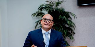 Parlamentario mr. Edgard Vrolijk (MEP): Enseñansa mester stabilidad pa por trece cambionan na bienestar di nos muchanan y cuerpo di docente