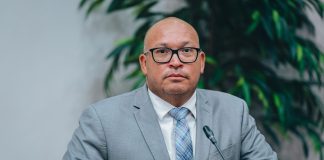 Parlamentario mr. Edgard Vrolijk (MEP): Cu detencion di Benny Sevinger pueblo ta wak pakico a vota contra e Ley di Screening di Ministers