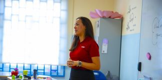 Empleadonan di Aruba Bank ta inspira studiantenan di Colegio San Antonio