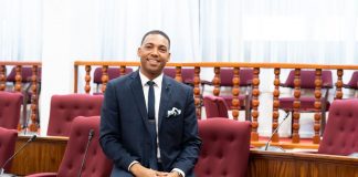 Parlamentario y Presidente di Partido MEP, Hendrik Tevreden, ta pidi pueblo pa vota cu e reto nos dilanti na mente.