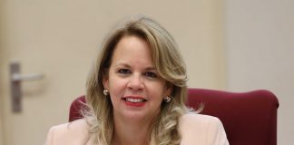 Prome Minister Evelyn Wever-Croes: Pabien enfermeronan riba Dia Internacional di Enfermero