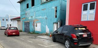 Abogado Zara deteni despues di a dal auto staciona