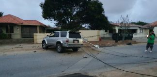 Toyota 4Runner a ranca palo di luz na Paradera