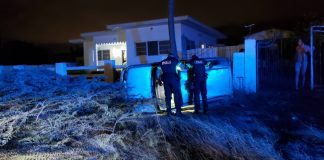 Chauffeur a bandona sitio despues di a bolter cu su auto na Paradera