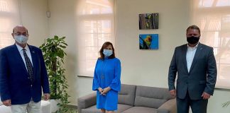 Bishita di diplomatico Mericano na asociacion di hotel y turismo di Aruba