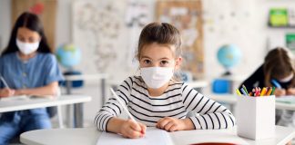 Uzo di tapaboca pa mucha bou di 12 aña ta keda un recomendacion y no obligacion.