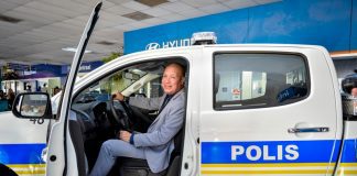 Minister Andin Bikker ta felicita Cuerpo Policial cu 35 aña di existencia