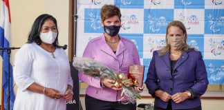 Prome Minister Ta Entrega Reconocemento Di ‘Muhe Di Excelencia’ Na Nicole Hoevertsz