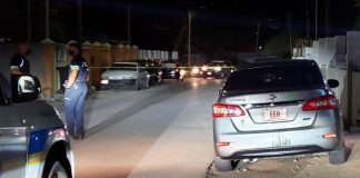 Nissan Sentra staciona dilanti cas a haya impacto di bala